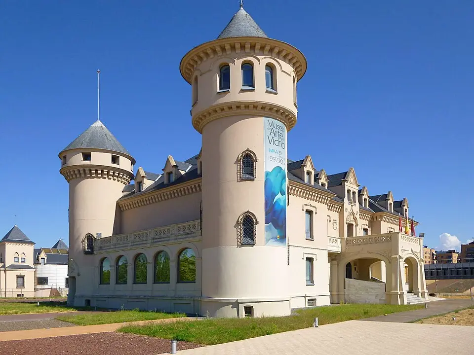 Castillos de Valderas y Museo de Arte de Vidrio de Alcorcón