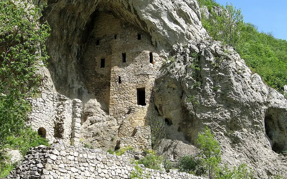 Ruines des monastères de la Métropole et de l'Annonciation