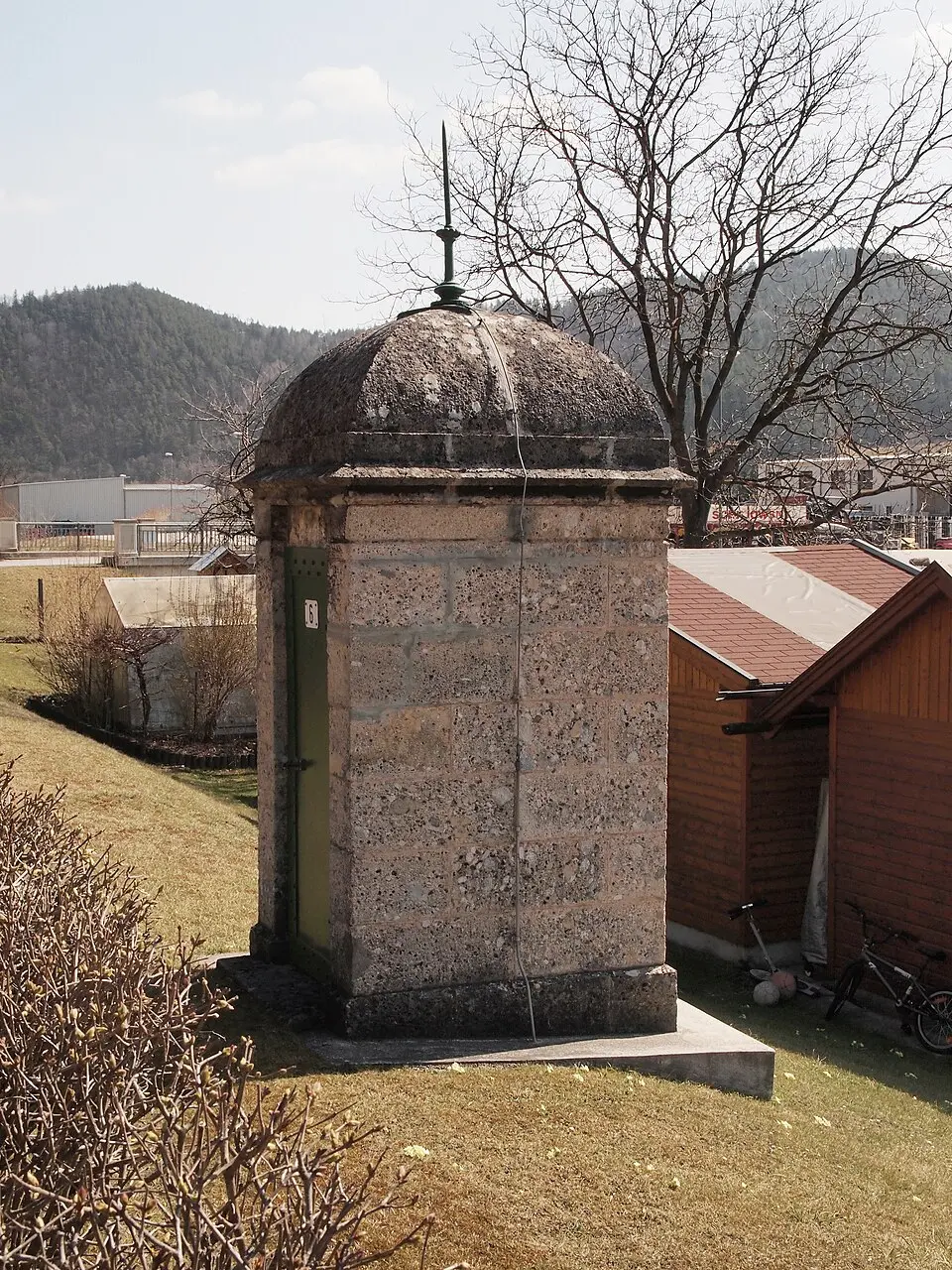 Image: Neospephotus · CC BY-SA 3.0 Einstiegshäuschen der 1. Wiener Hochquellwasserleitung