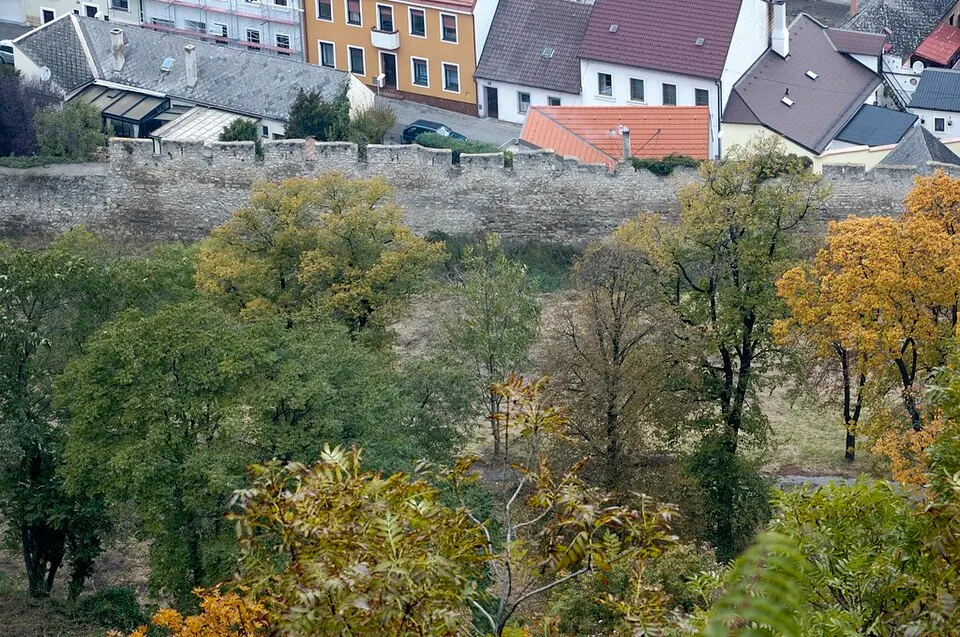 Marc Aurel-Kaserne – Stadtmauer