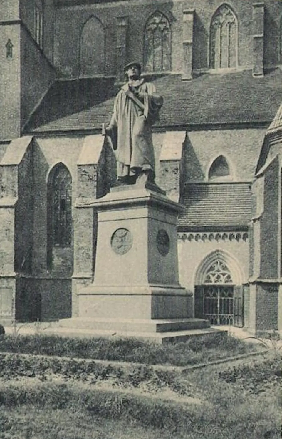 Pomnik Marcina Lutra w Brzegu