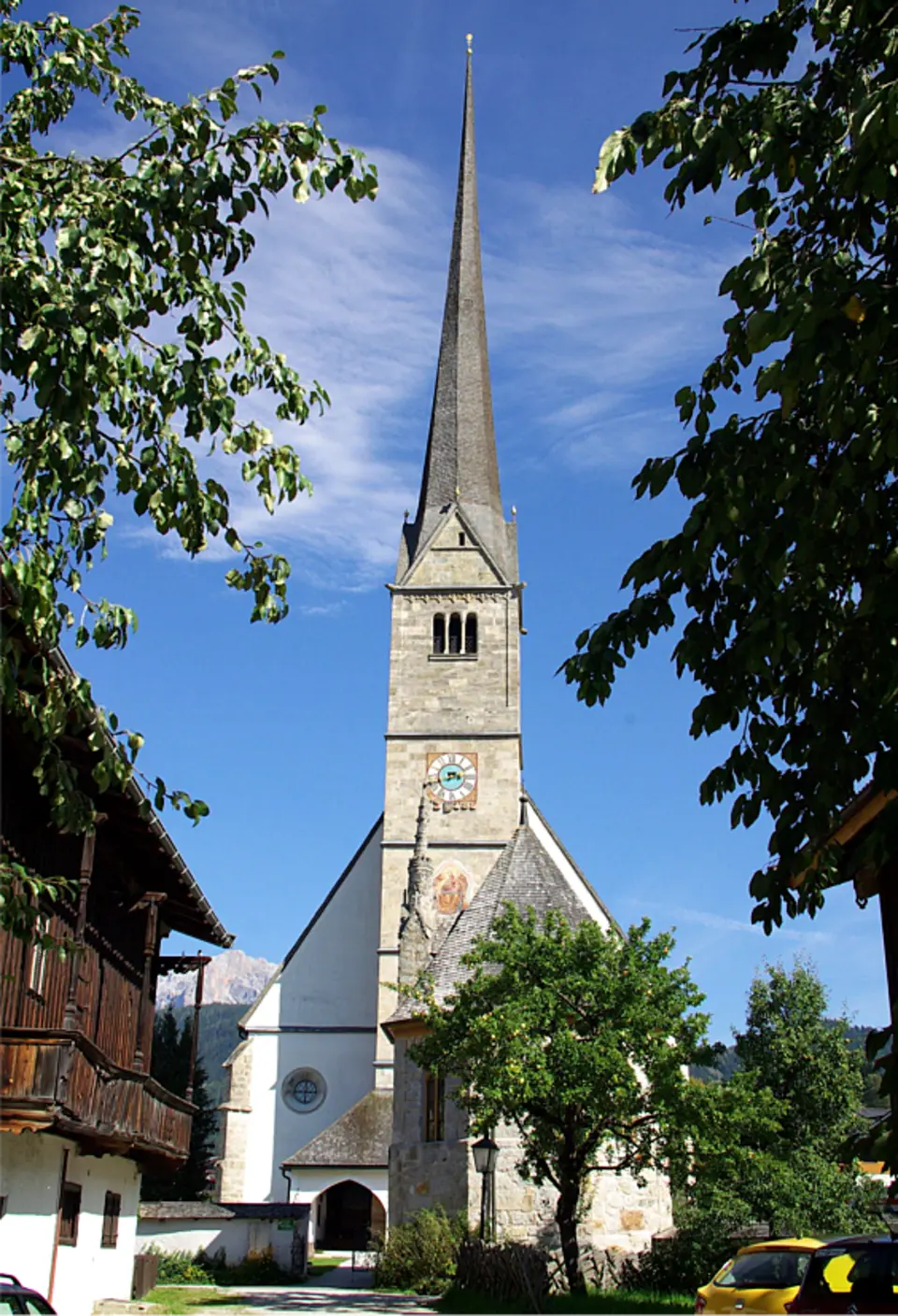 Kath. Pfarrkirche hl. Maria und Friedhof