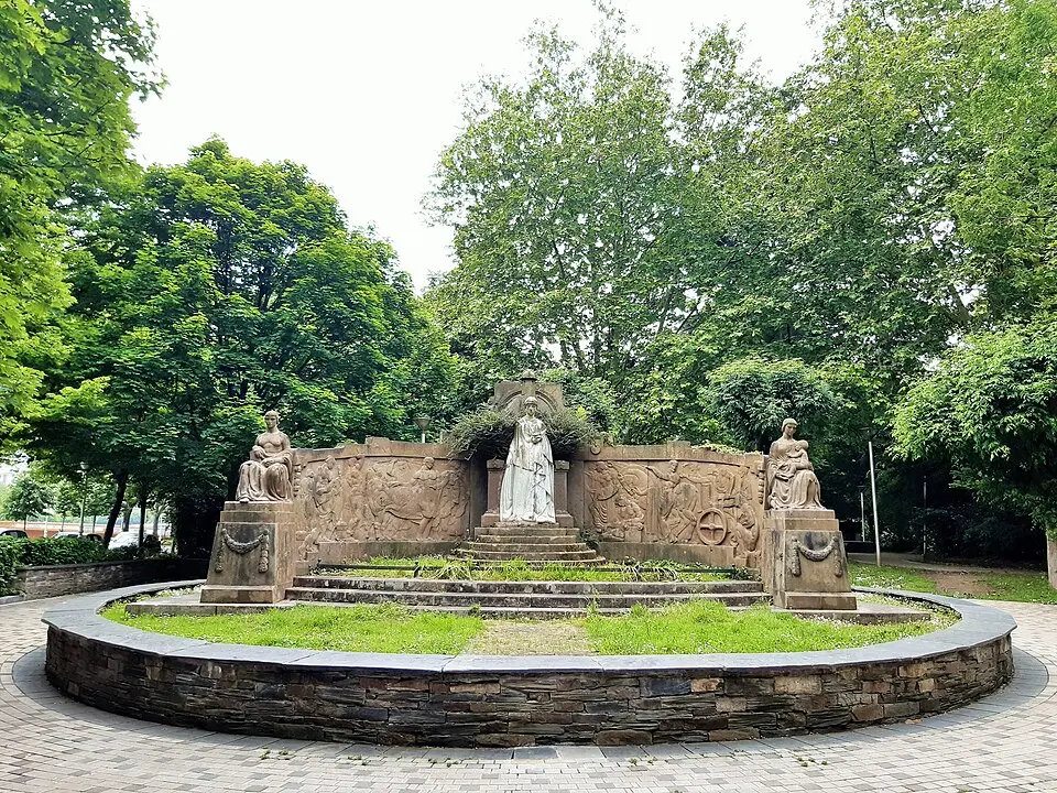 Monumento a la reina María Cristina