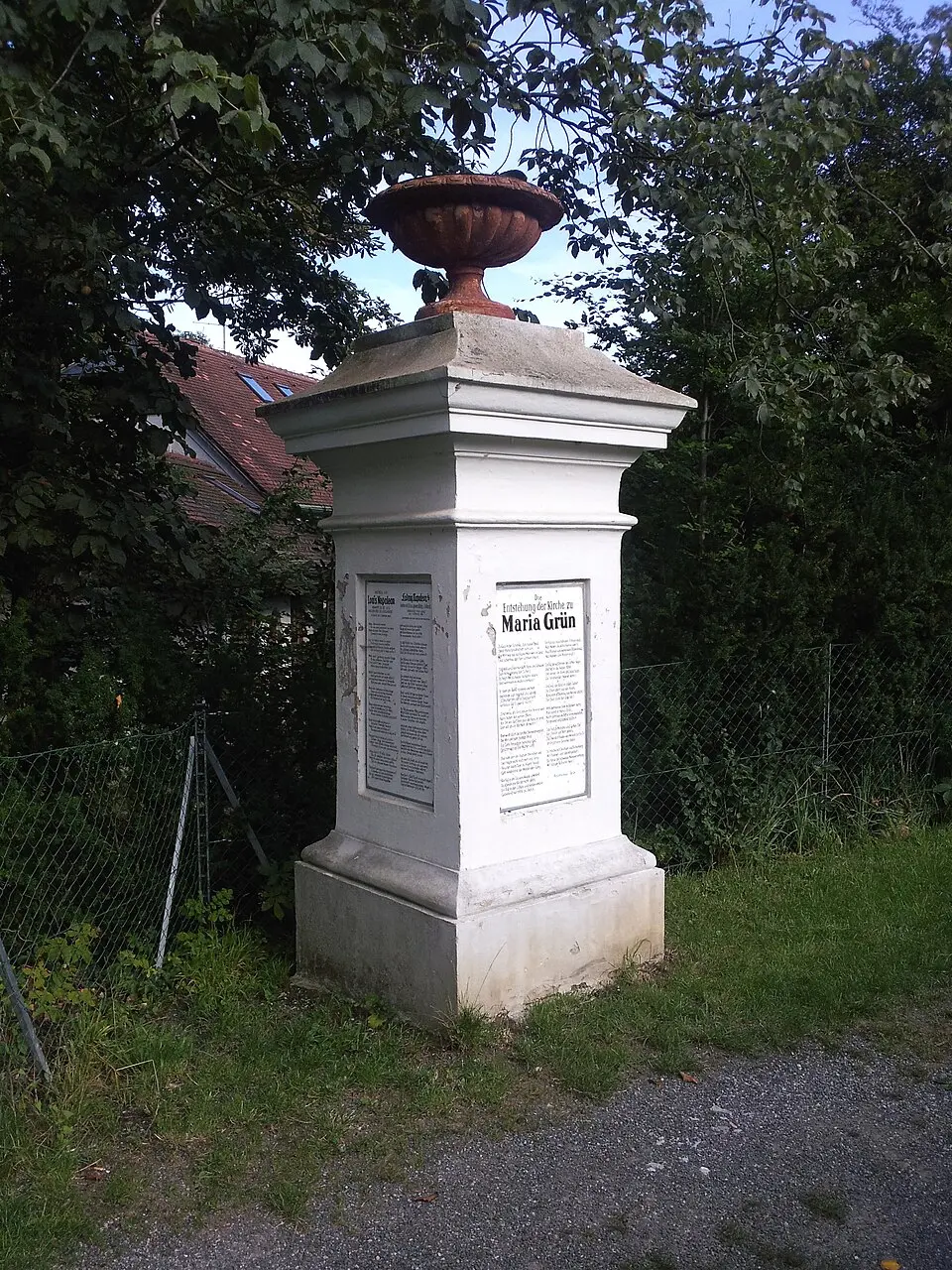 Image: Gugganij · CC BY-SA 3.0 Mariagrüner Denkmal