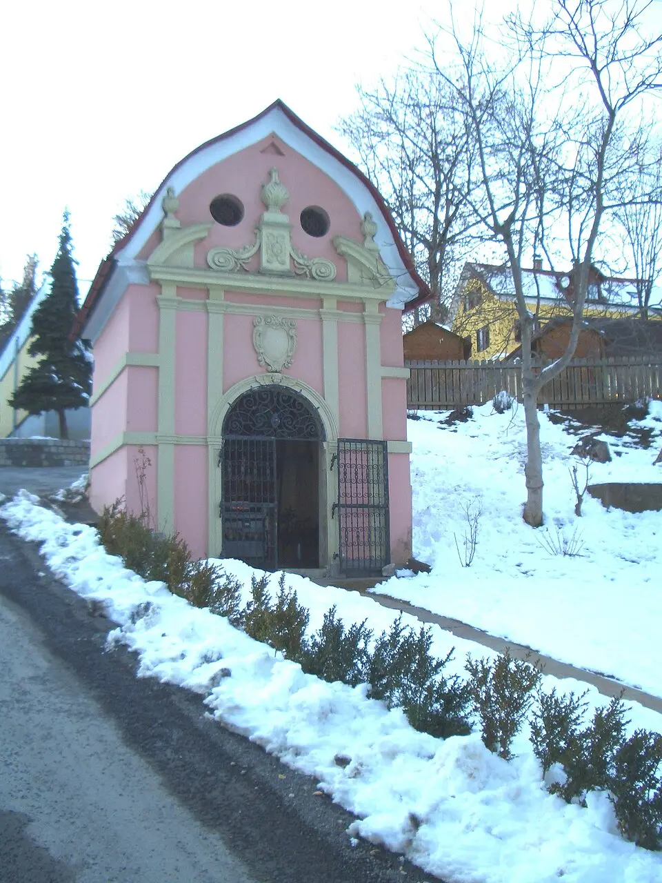 Uploaded by: Sandro1988 · CC BY-SA 3.0 Mariae-Krönungs-Kapelle, Graz