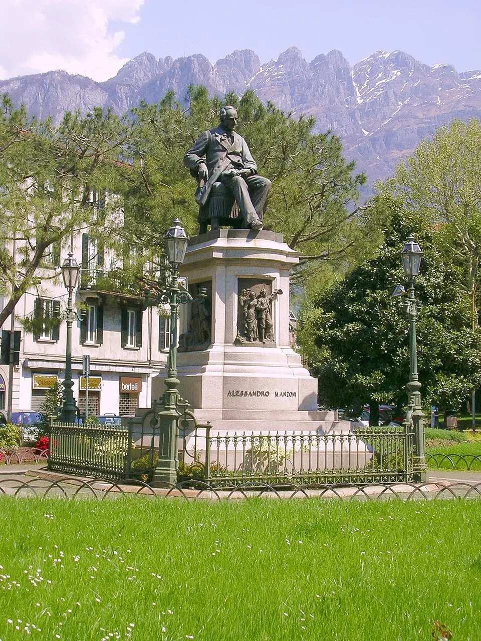 Monumento a Manzoni