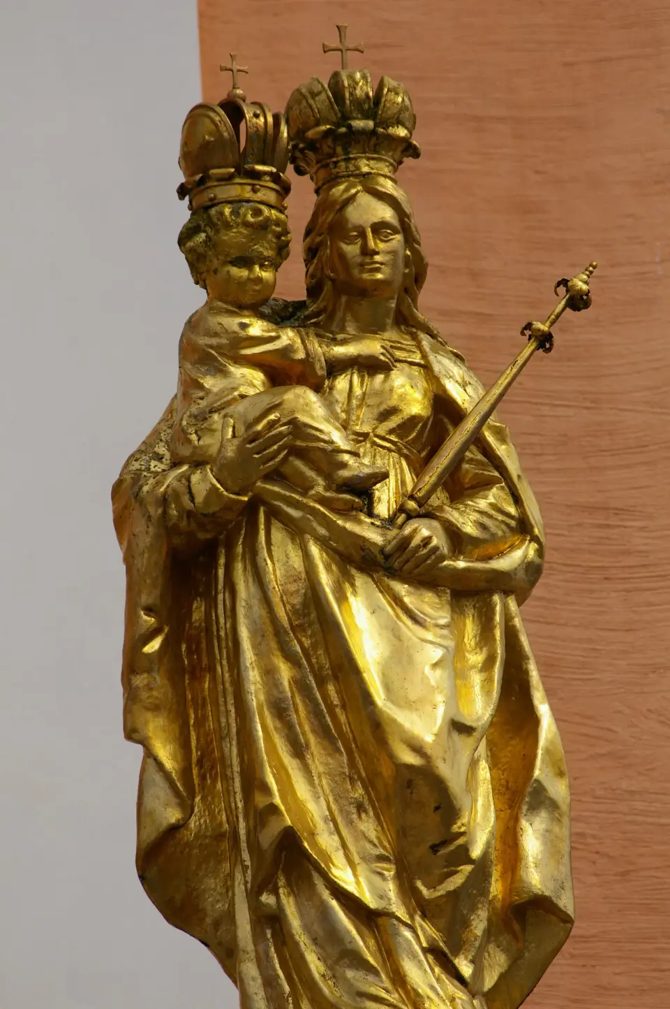 Mariensäule/Türkensäule und 4 Figurenbildstöcke