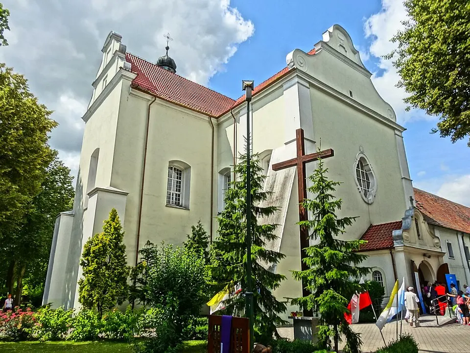 Bazylika Matki Bożej Królowej Miłości i Pokoju Pani Kujaw w Markowicach