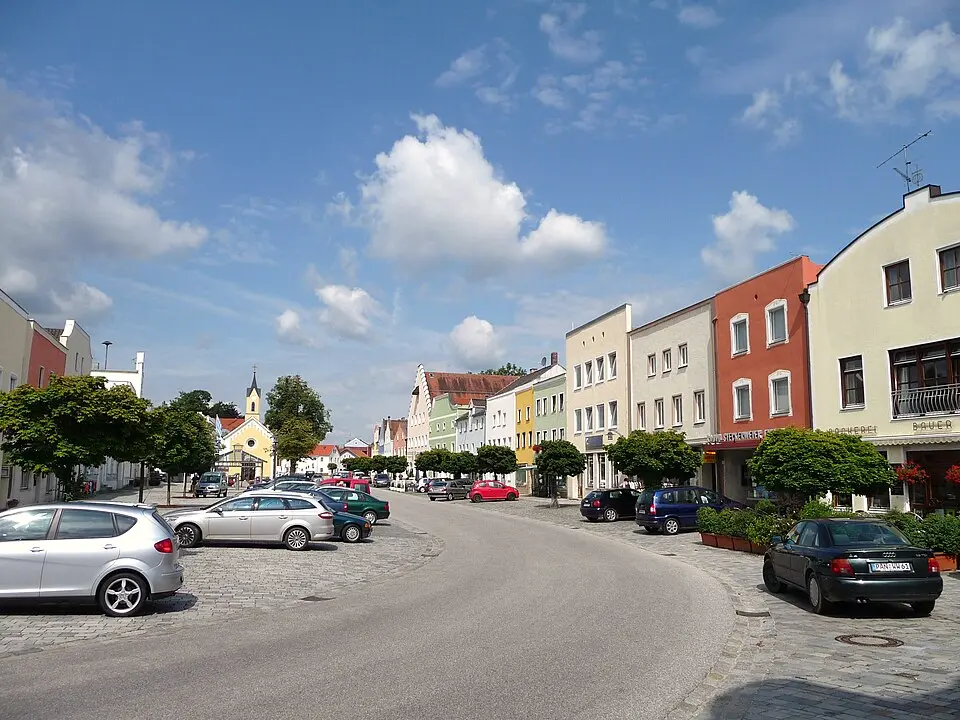 Image: Konrad Lackerbeck · CC BY 3.0 Massing