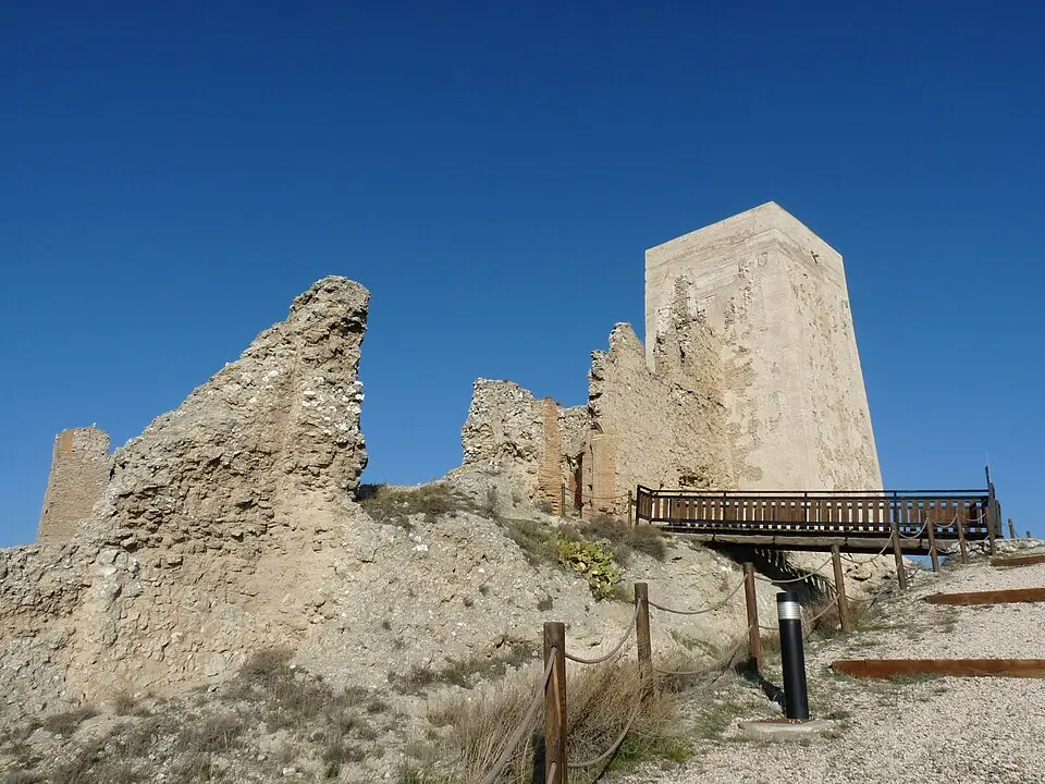 Slika: Ecelan · CC BY-SA 3.0 Castillo de los Cornel
