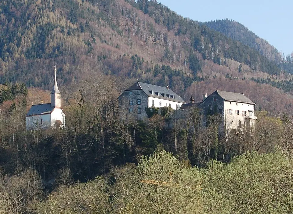 Image: Cafezinho · Public domain Burg Marquartstein
