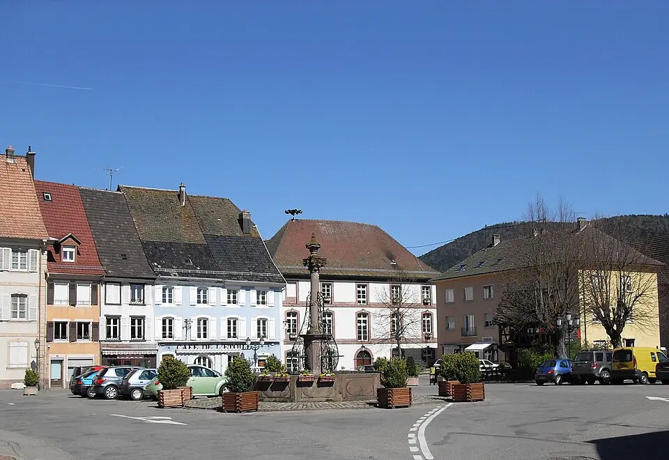 Image: Rauenstein · CC BY-SA 3.0 Fontaine de Masevaux