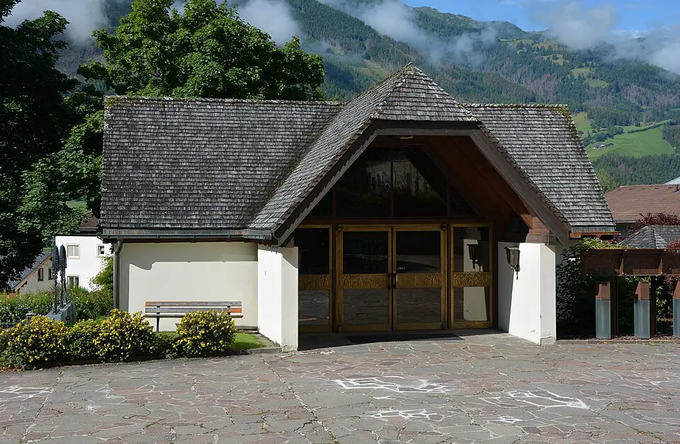 Image: Michael Kranewitter · CC BY-SA 4.0 Friedhofskapelle Matrei in Osttirol