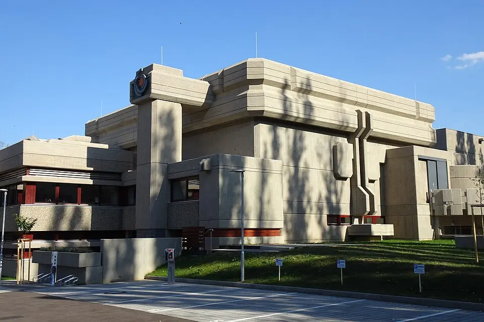 Outside appearance of the northwestern tract of Kulturzentrum Mattersburg