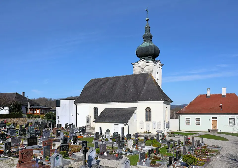 Image: C.Stadler/Bwag · CC BY-SA 3.0 Kath. Pfarrkirche hl. Bartholomäus und Friedhof
