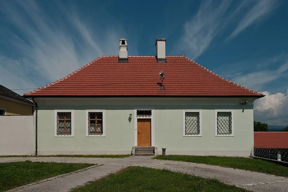Image: Christian Jansky · CC BY-SA 3.0 Pfarrhof
