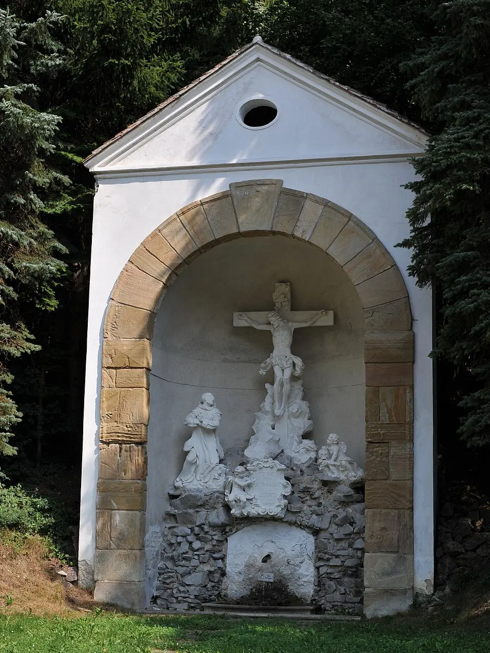 Slika: Ailura · CC BY-SA 3.0 Flur-/Wegkapelle Kreuzbrunnen