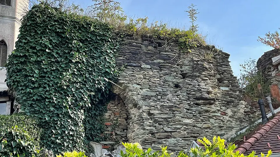 Stadtmauer, Teil des ehem. Paulinerklosters