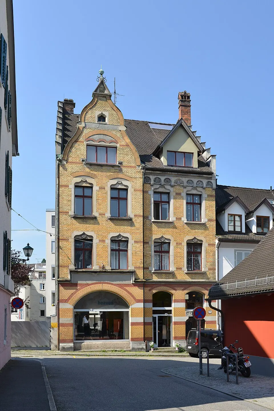 Wohn- und Geschäftshaus