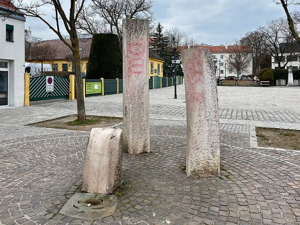 Drei Stelen