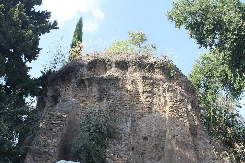 mausolée d'Agrippa Menenius Lanatus