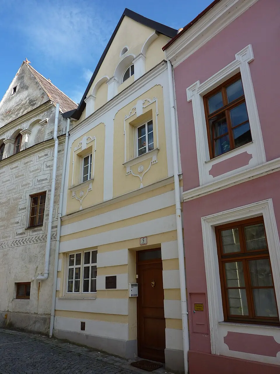 Altes Schuhmacherhaus und Teile des römischen Kastells