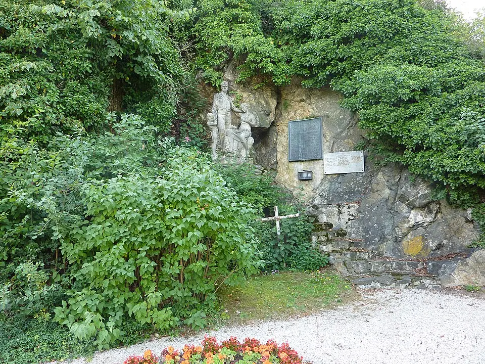 Immagine: BSonne · CC BY-SA 3.0 Kriegerdenkmal