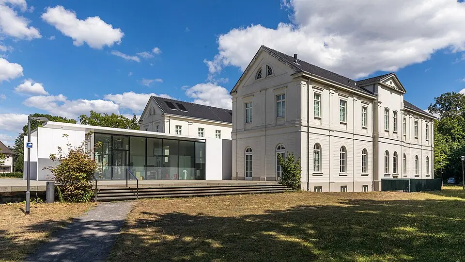 Image: Raimond Spekking · CC BY-SA 4.0 Max Ernst Museum