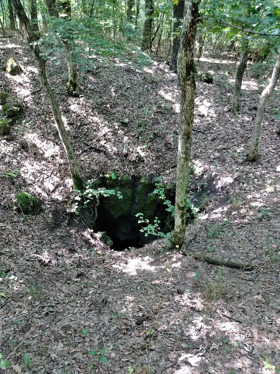 Március Cave