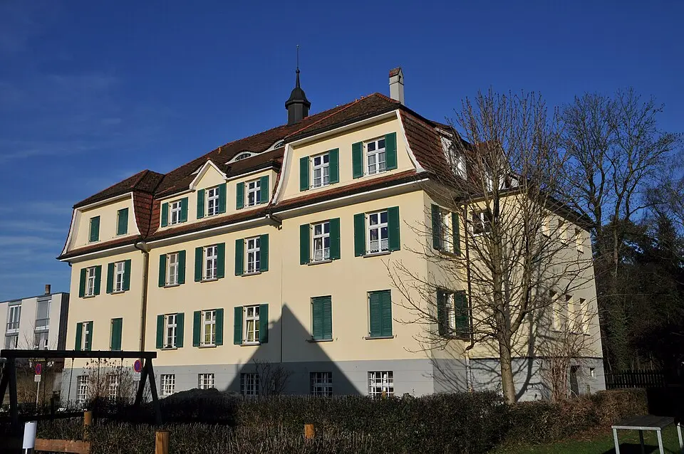 Mädchenwohnheim