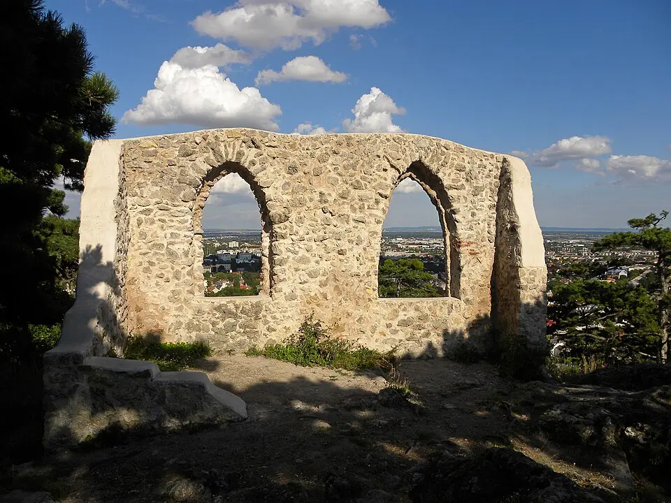 Künstliche Ruine, sog. Augengläser