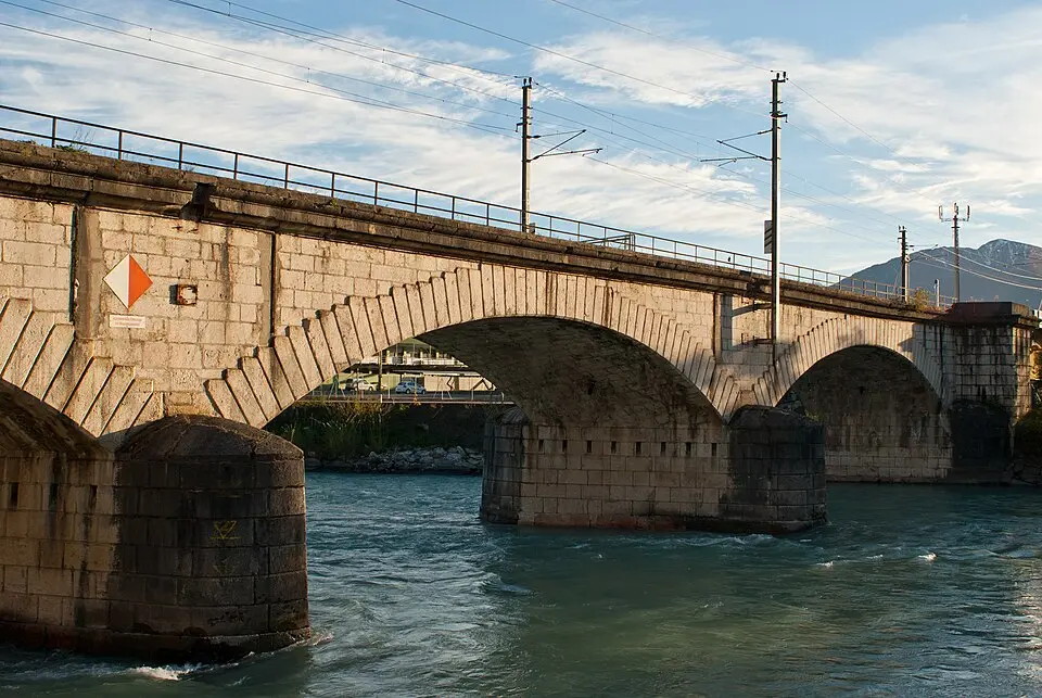 Slika: Hermann Hammer (User:Haneburger) · CC0 Mühlauer Eisenbahnbrücke (bei Rauchmühle)