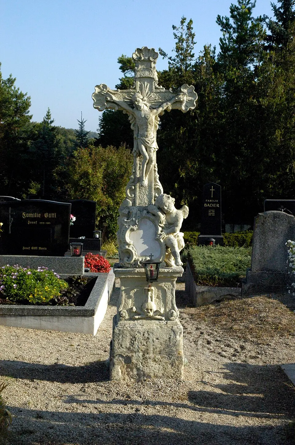 Image: Manfred Kuzel (talk) · CC BY-SA 3.0 AT Friedhofskreuz