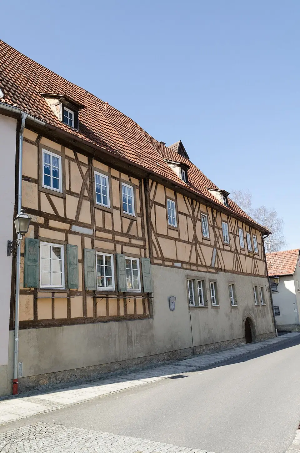 Ehemaliger Patrizierhof, seit 1405 ehemaliger Wirtschaftshof des Klosters Maria Bildhausen