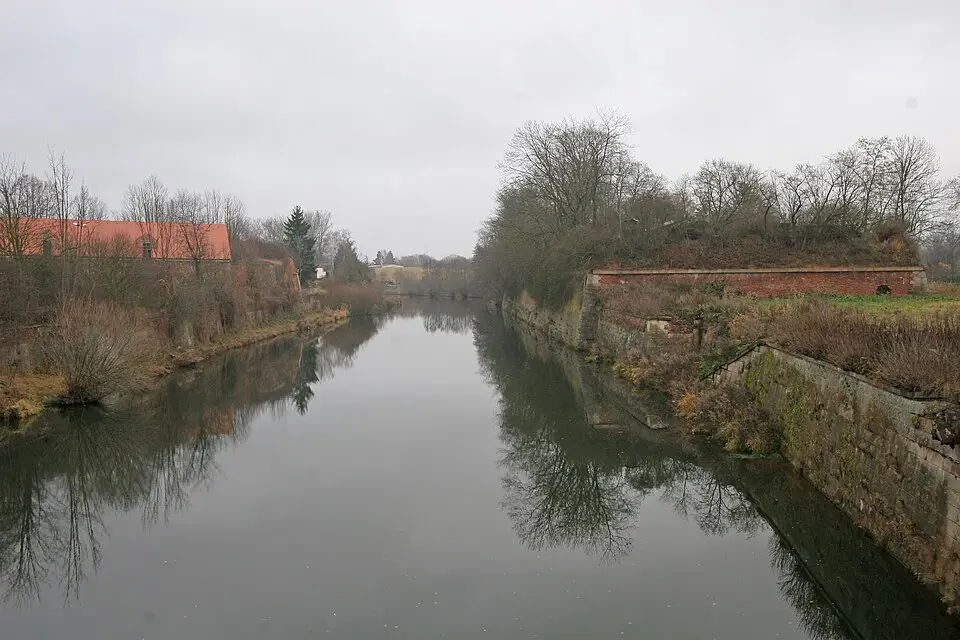 Městské opevnění břehů Labe a Metuje