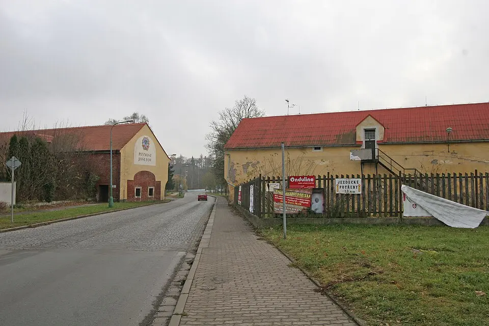 Městské opevnění I., Korunní pevnost