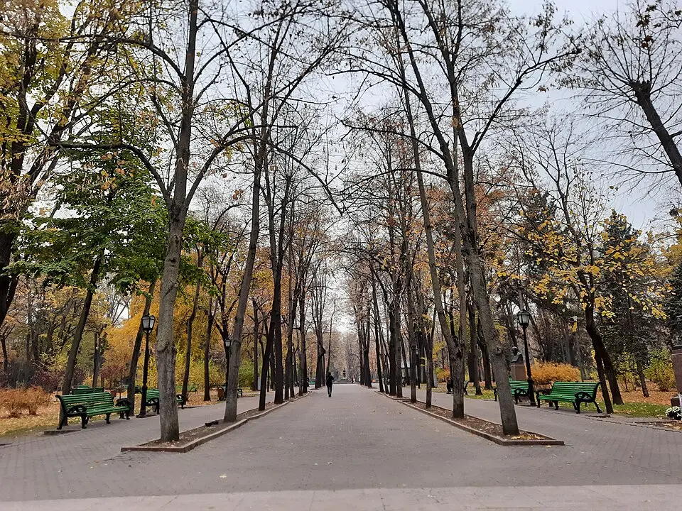 Alley of Classics, Ștefan cel Mare Public Garden