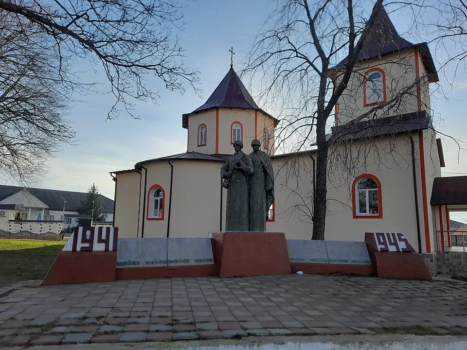 Monument la mormântul comun al 9 ostași căzuți în război (1941-1945)