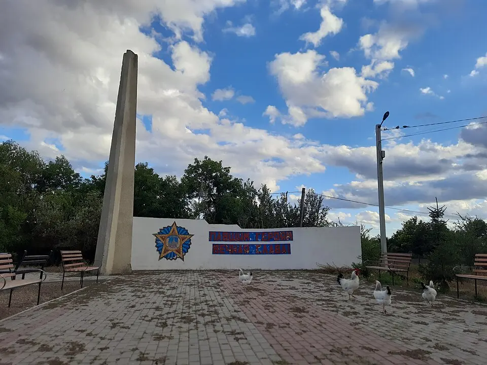 Monument în memoria consătenilor căzuți în război (1941-1945)