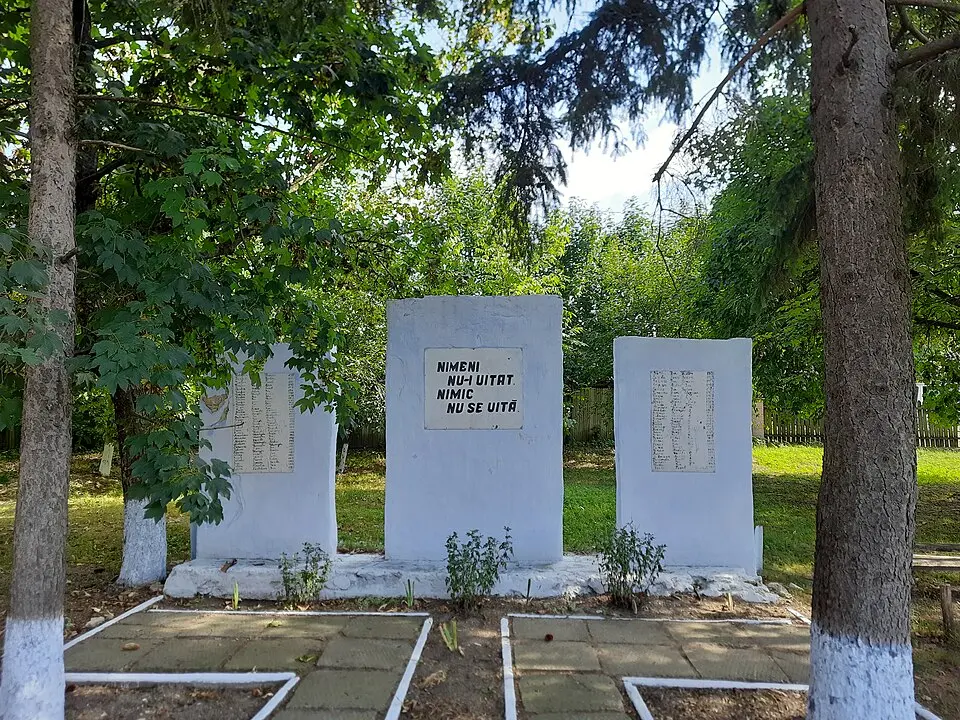 Monument în memoria consătenilor căzuți în 1941-1945