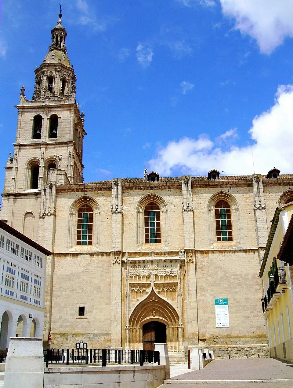 iglesia de Santa María de Mediavilla
