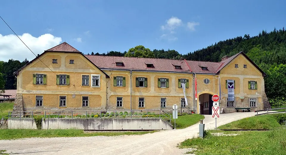 Obrázok: Herzi Pinki · CC BY-SA 3.0 AT Ehem. Meierhof