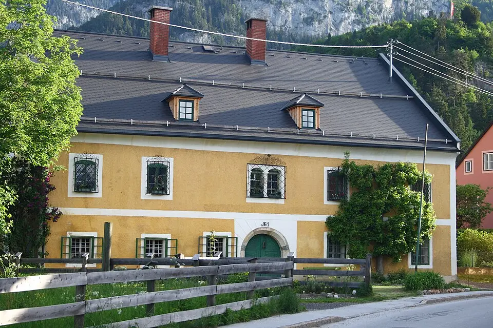 Slika: Ewaldgabardi · CC BY-SA 3.0 AT Meierhof (herrschaftlich)