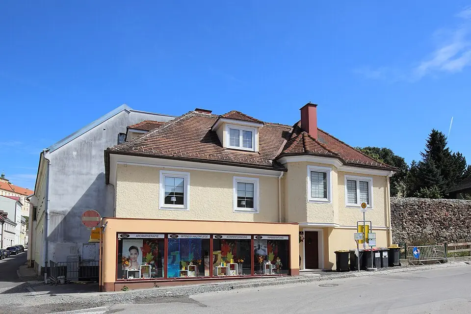Wohn- und Geschäftshaus