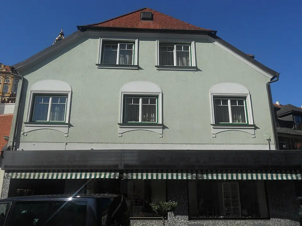 Wohn- und Geschäftshaus