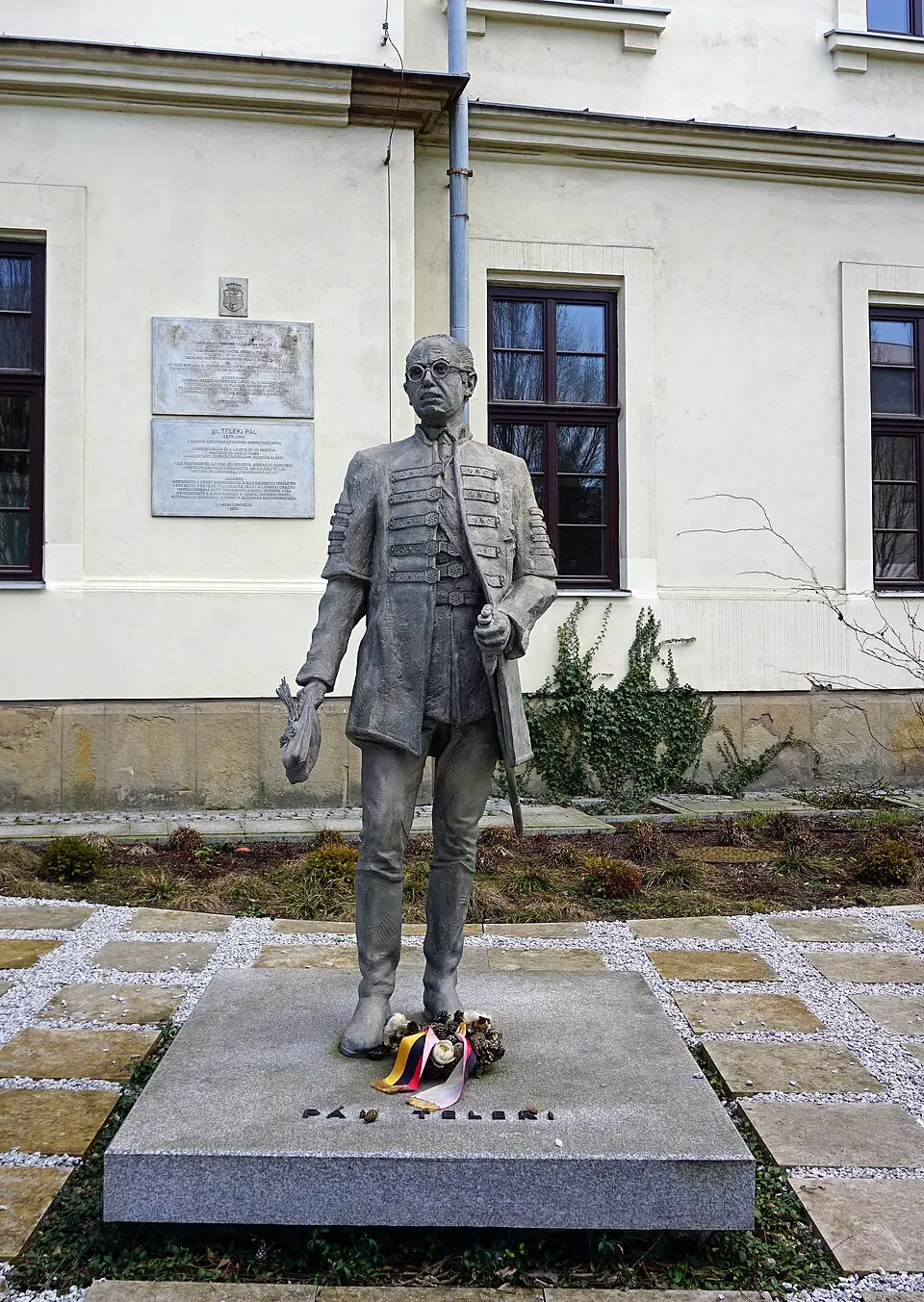 Image: Igor123121 · CC BY-SA 4.0 Monument of Pál Teleki in Kraków