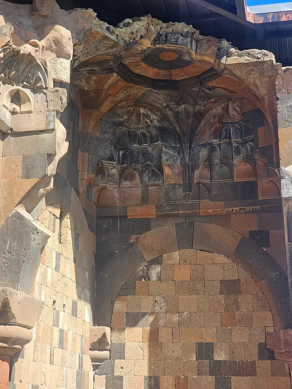 Menuçihr Camii