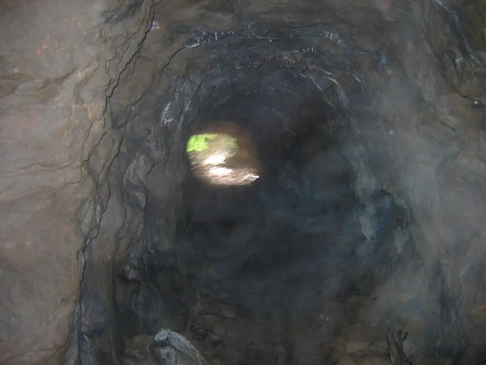 Obrázok: Peter Dean · CC BY-SA 2.0 Merlin's Cave, Great Doward