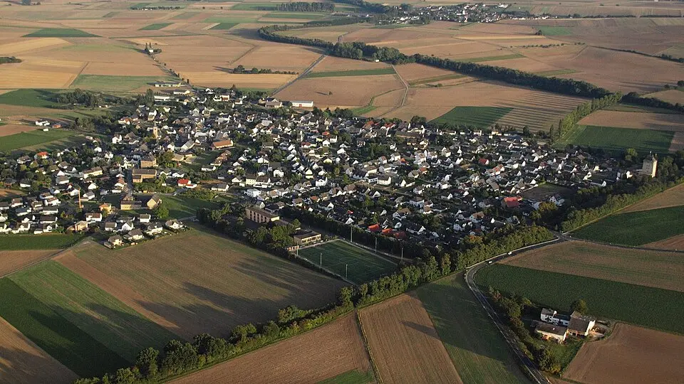 Immagine: Wolkenkratzer · CC BY-SA 4.0 Mertloch