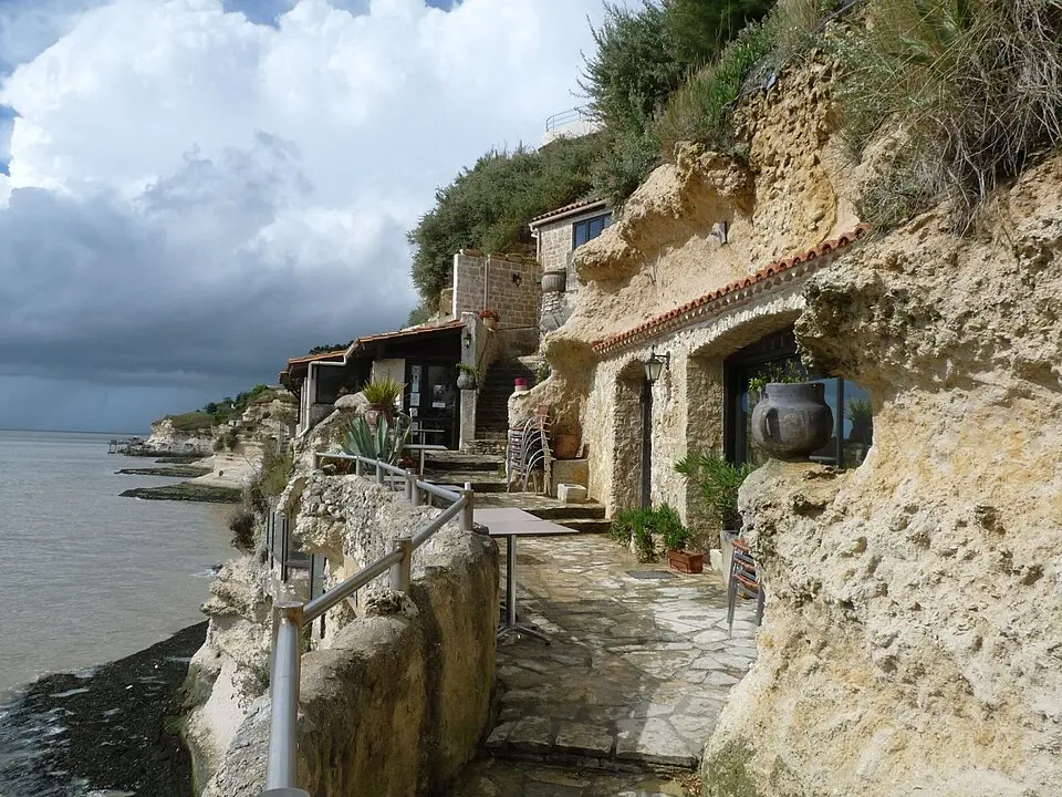 grottes de Matata